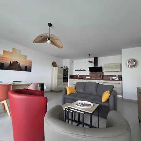 T3 Avec Terrasse A Pornic, Pres De La - Fr-1-364-187 * Pornic