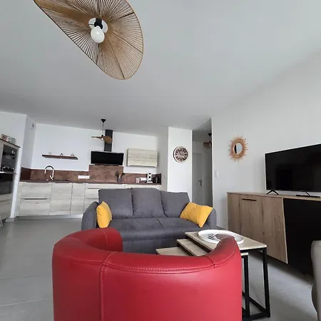 T3 Avec Terrasse A Pornic, Pres De La - Fr-1-364-187 Apartman