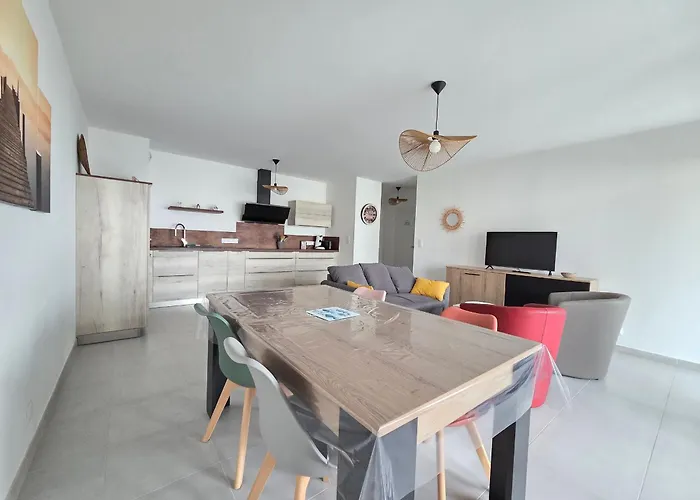 T3 Avec Terrasse à Pornic, Près De La - Fr-1-364-187 *