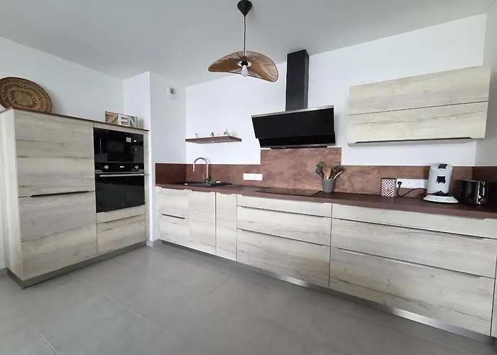 דירה T3 Avec Terrasse A Pornic, Pres De La - Fr-1-364-187 *