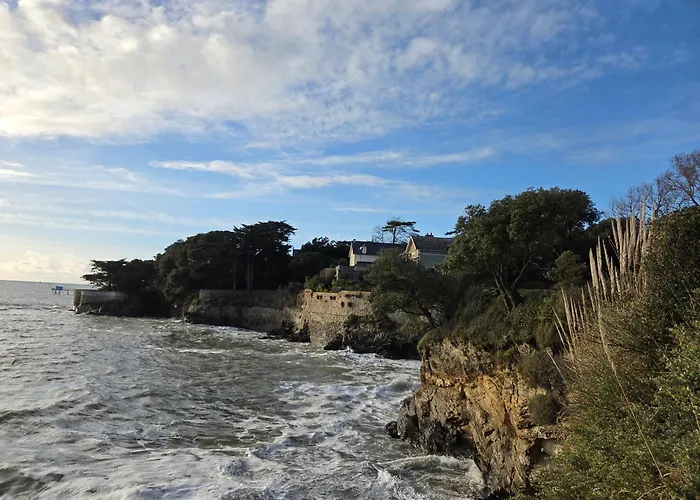 Appartement T3 Avec Terrasse à Pornic, Près De La - Fr-1-364-187 *